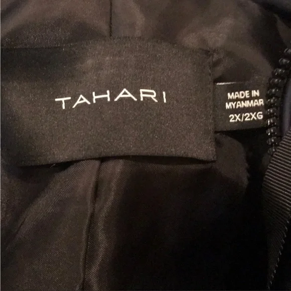 Tahari Heavyweight Puffer Coat Faux Fur Hood - Picture 10 of 10